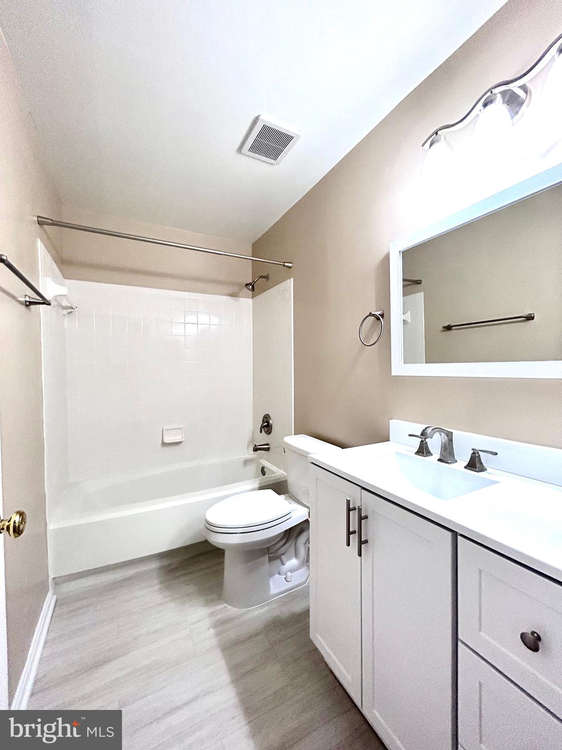 1024 Gardenview Loop, Unit 102 Woodbridge, VA 22191 - Photo 14 of 23 Master bath