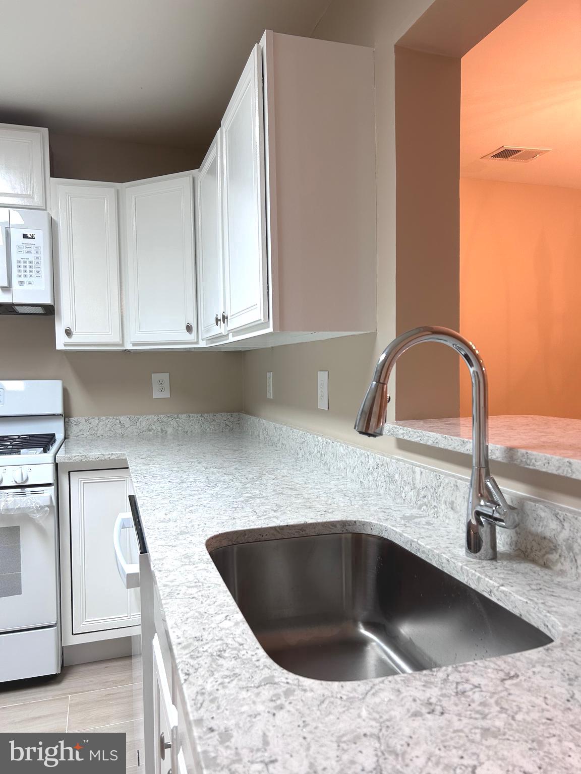 1024 Gardenview Loop, Unit 102 Woodbridge, VA 22191 - Photo 8 of 23