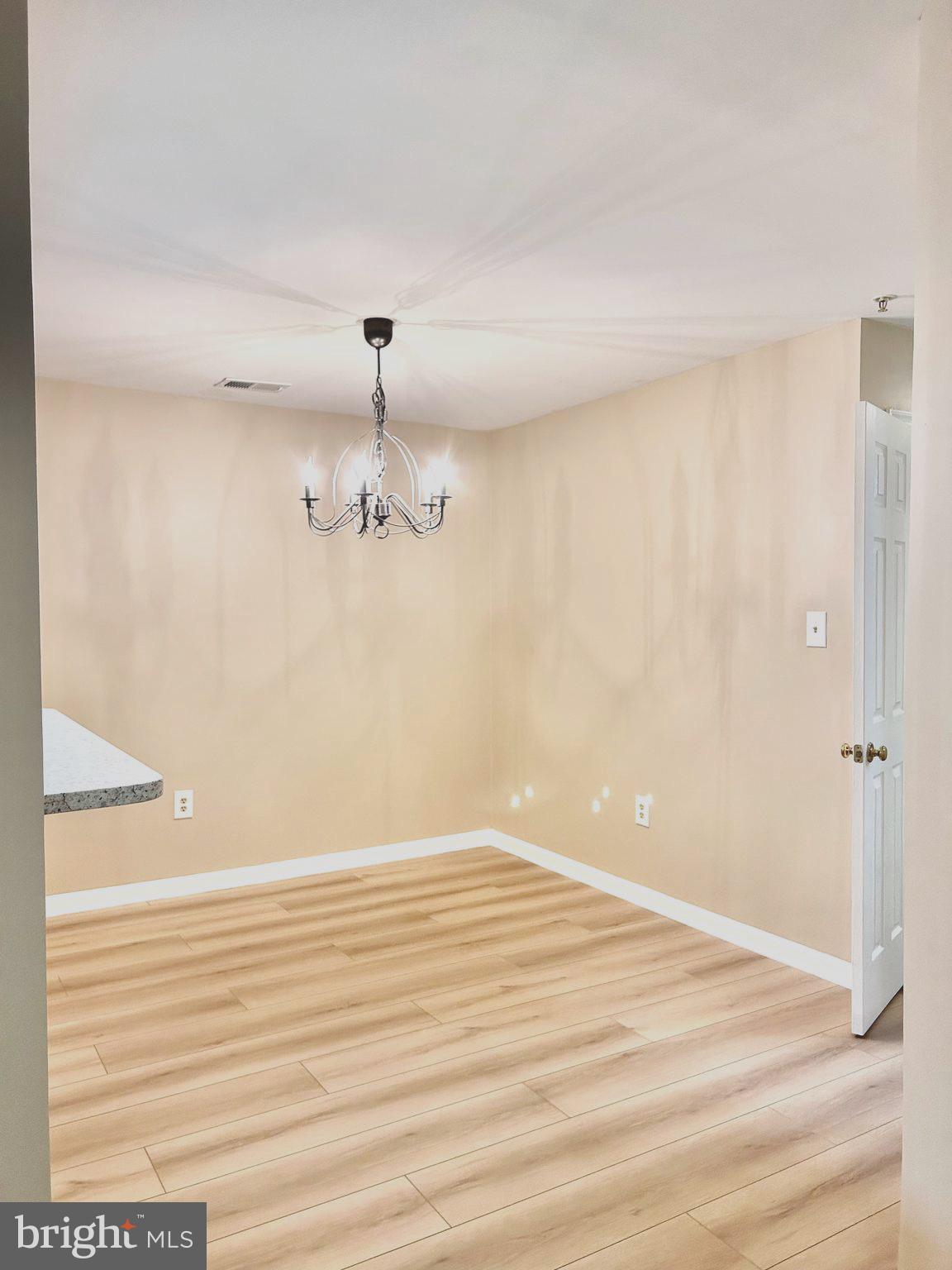 1024 Gardenview Loop, Unit 102 Woodbridge, VA 22191 - Photo 10 of 23 Dining room