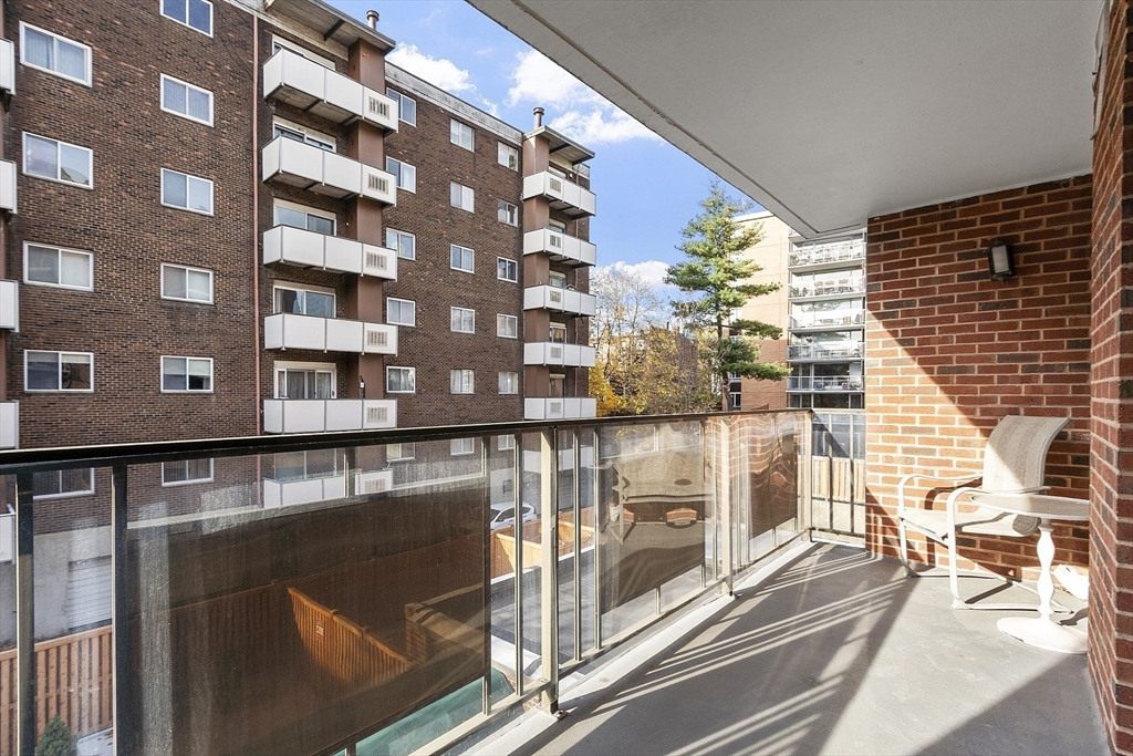 30 Stearns Road, Unit 302 Brookline, MA 02446 - Photo 4 of 40