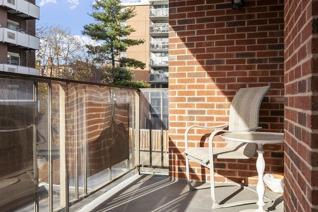 30 Stearns Road, Unit 302 Brookline, MA 02446 - Photo 5 of 40