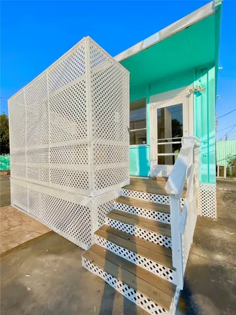 $1,500 | 927 27th Street, Dickinson, TX 77539