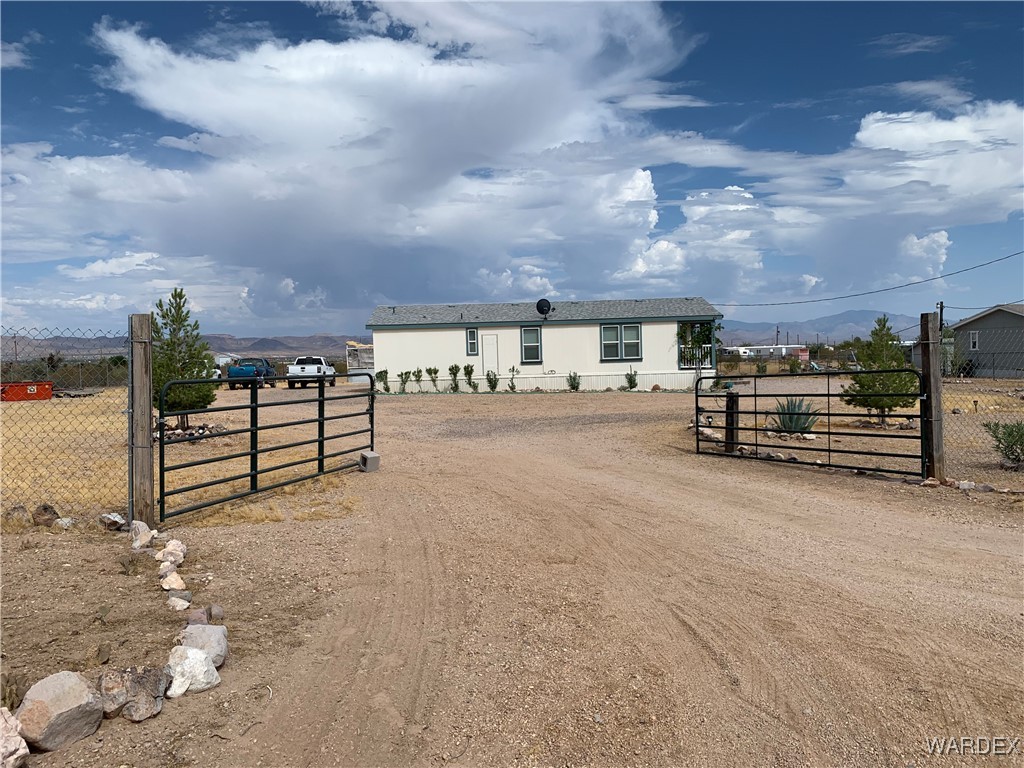 1394 South Canelo Road Golden Valley, AZ 86413 - Photo 1 of 20 Front of Structure