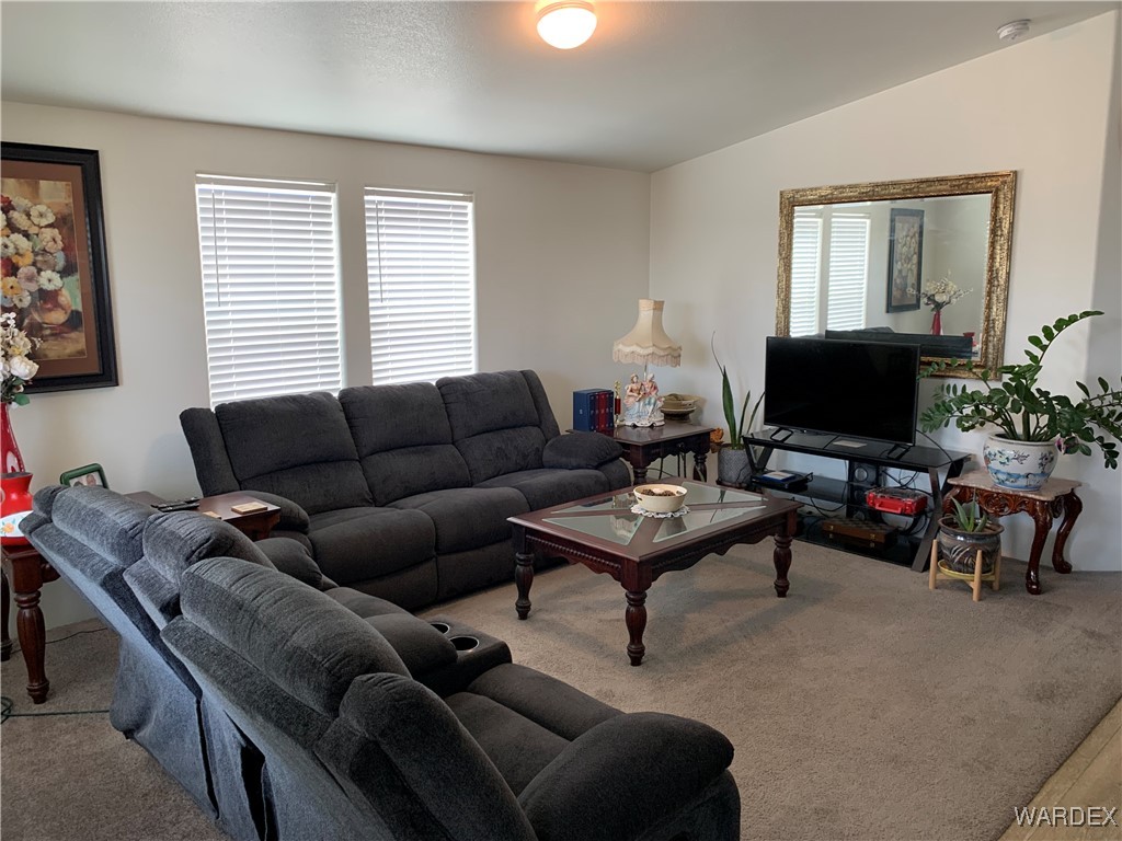 1394 South Canelo Road Golden Valley, AZ 86413 - Photo 3 of 20 Living Room