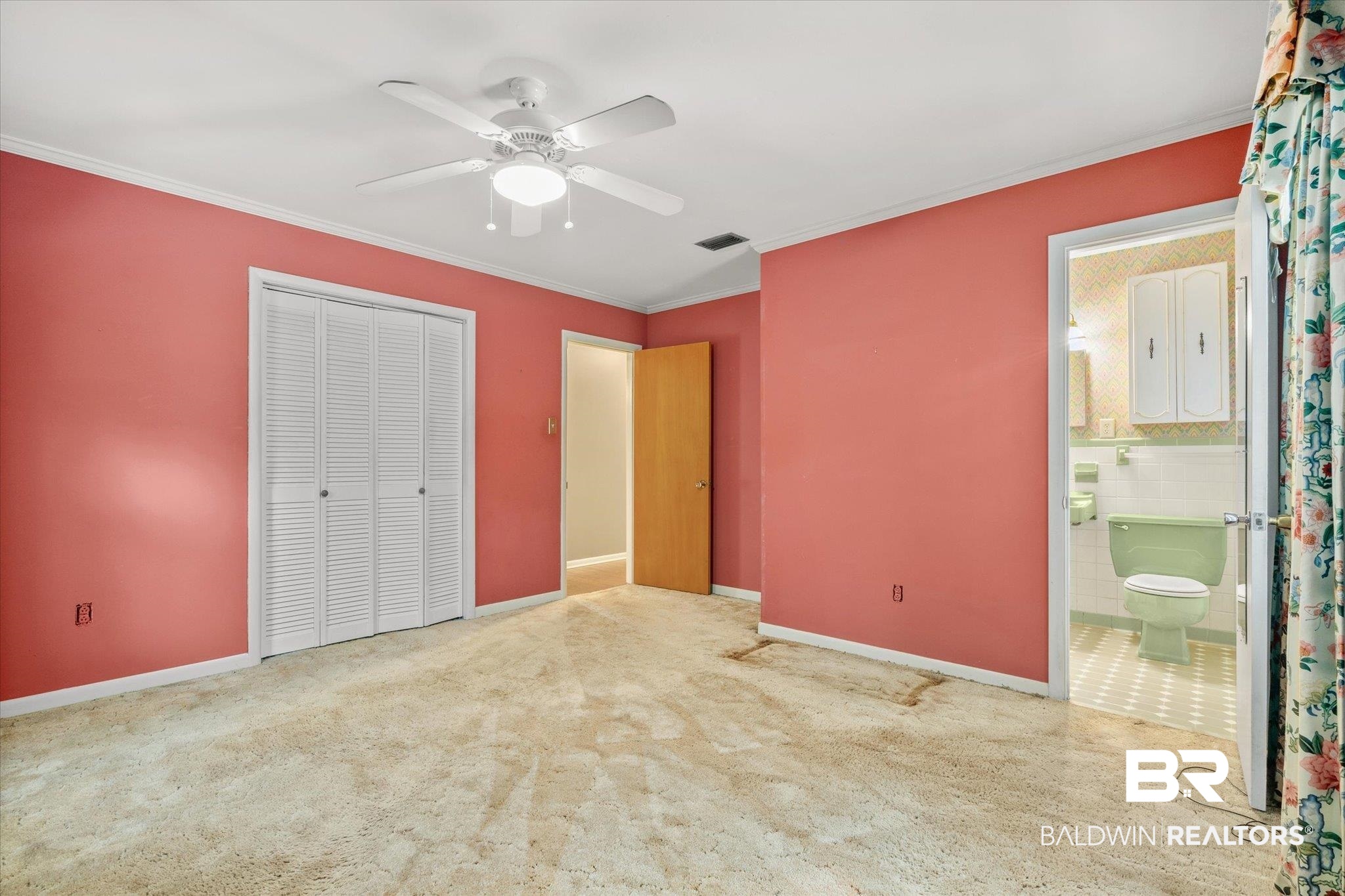 5608 Judson Circle Mobile, AL 36608 - Photo 10 of 20 Unfurnished bedroom with crown molding, ensuite bath, a closet, and ceiling fan