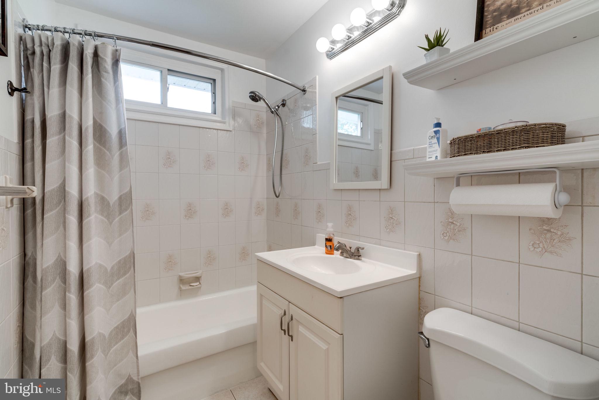 6213 Apache Street Springfield, VA 22150 - Photo 19 of 33 Bathroom 1
