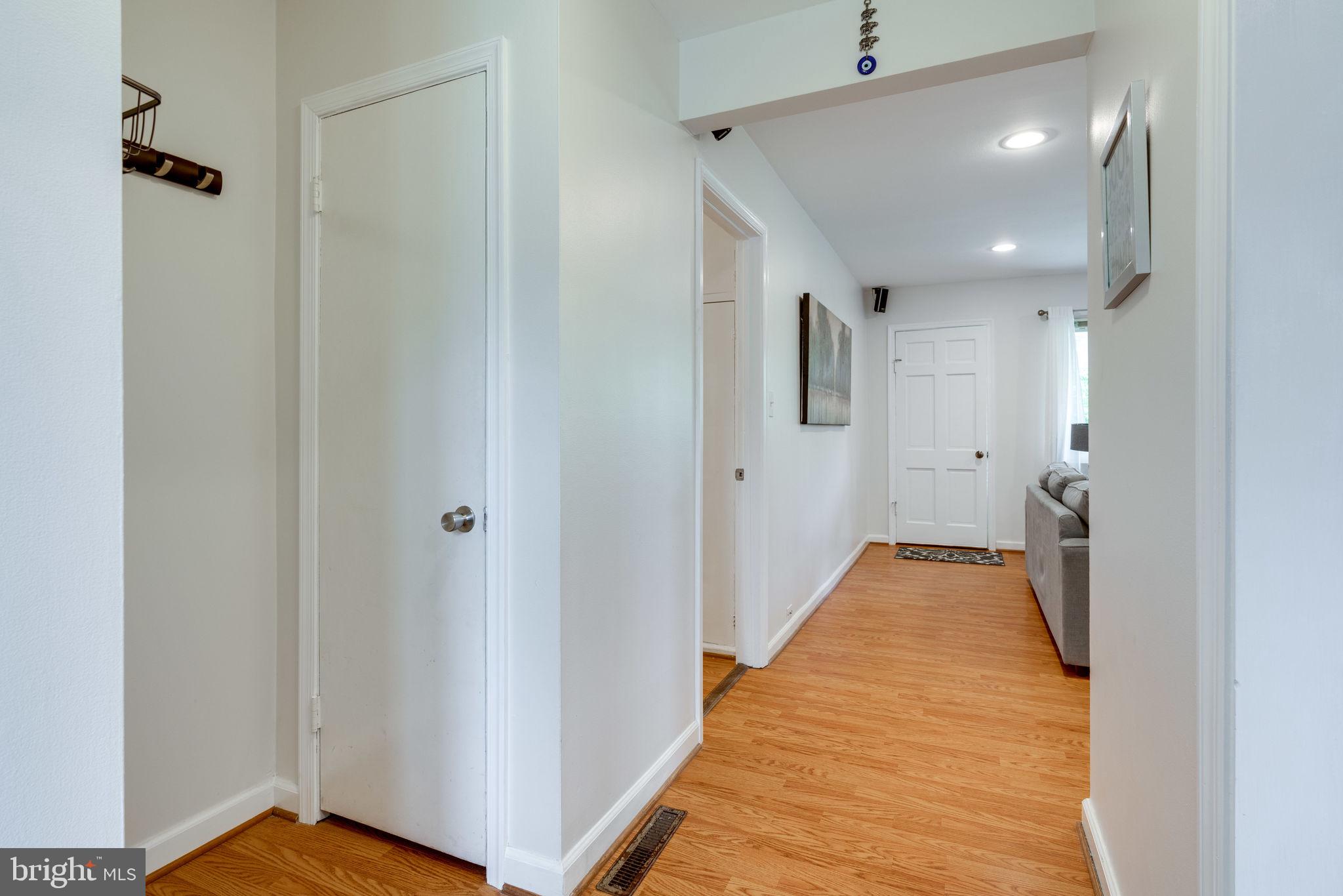 6213 Apache Street Springfield, VA 22150 - Photo 3 of 33 Foyer