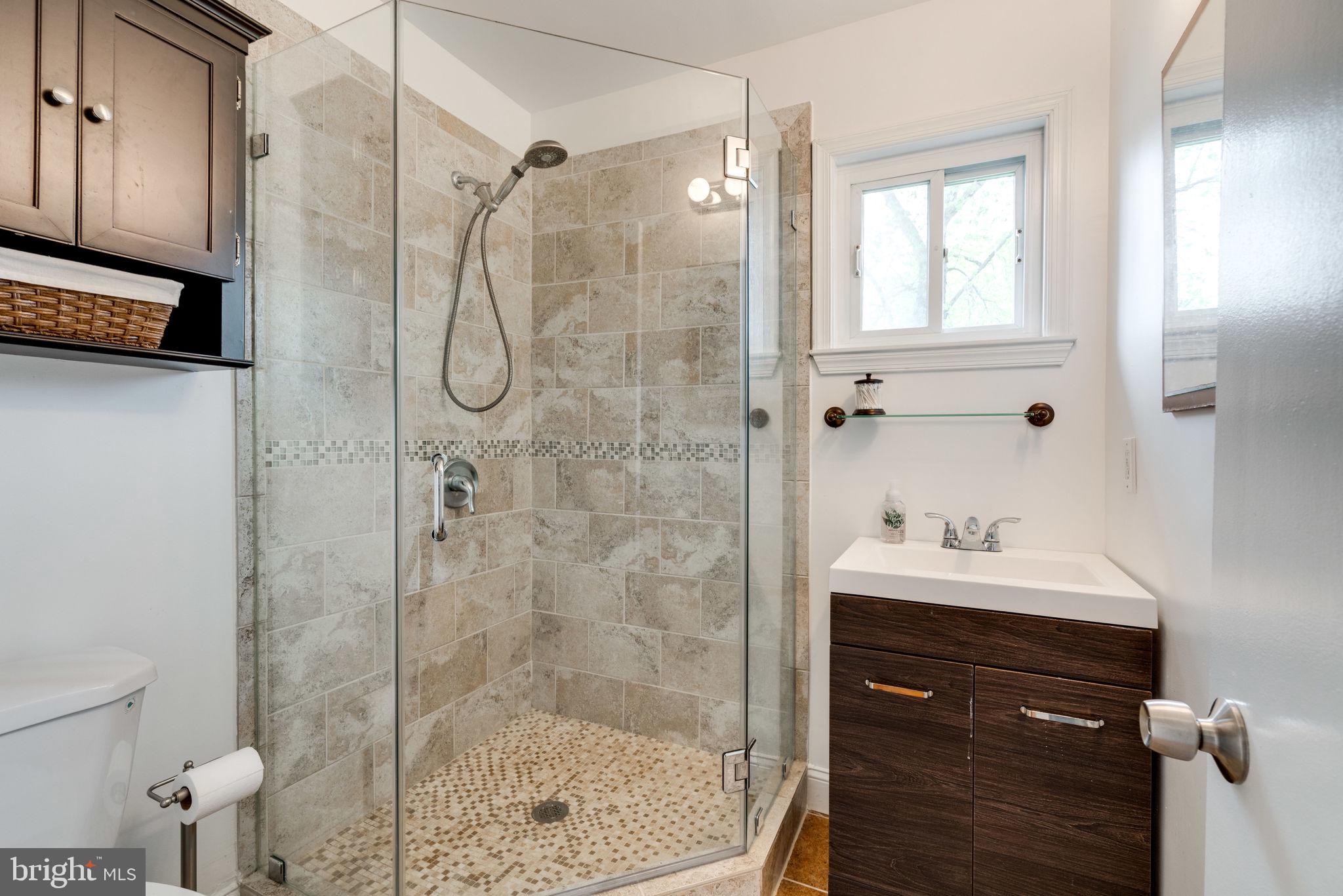 6213 Apache Street Springfield, VA 22150 - Photo 26 of 33 Master Bath