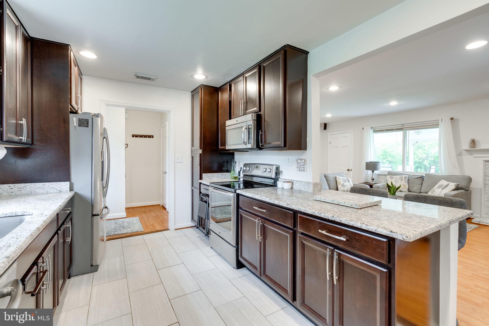 6213 Apache Street Springfield, VA 22150 - Photo 7 of 33 Kitchen