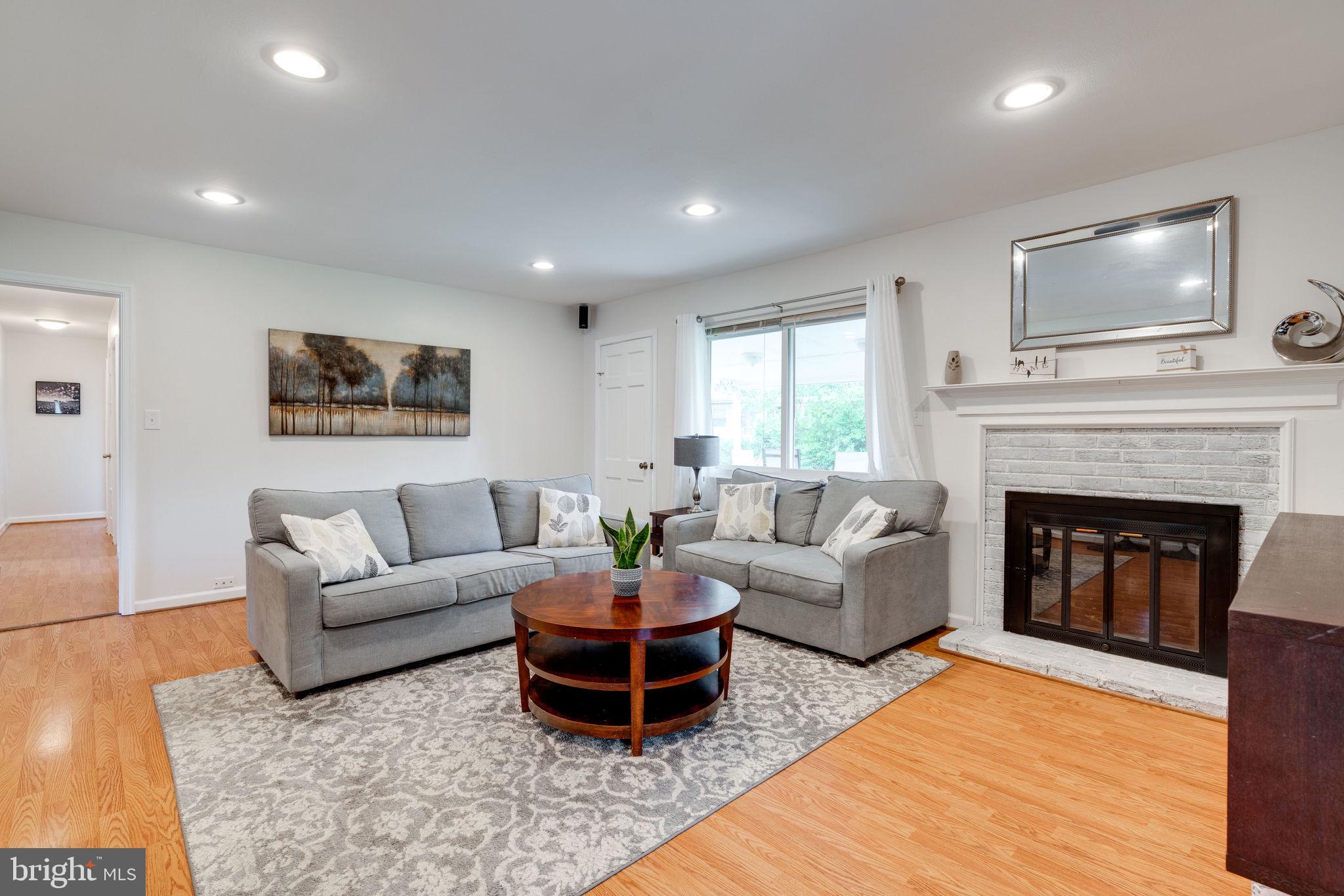 6213 Apache Street Springfield, VA 22150 - Photo 10 of 33 Family Room