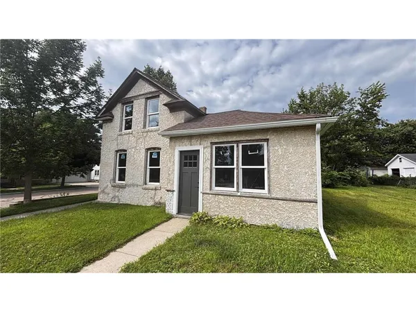 $154,900 | 101 North Cedar Street, Chaska, MN 55318