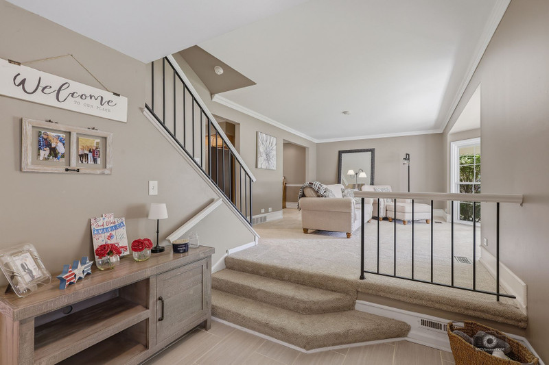 619 East Bauer Road Naperville, IL 60563 - Photo 5 of 27