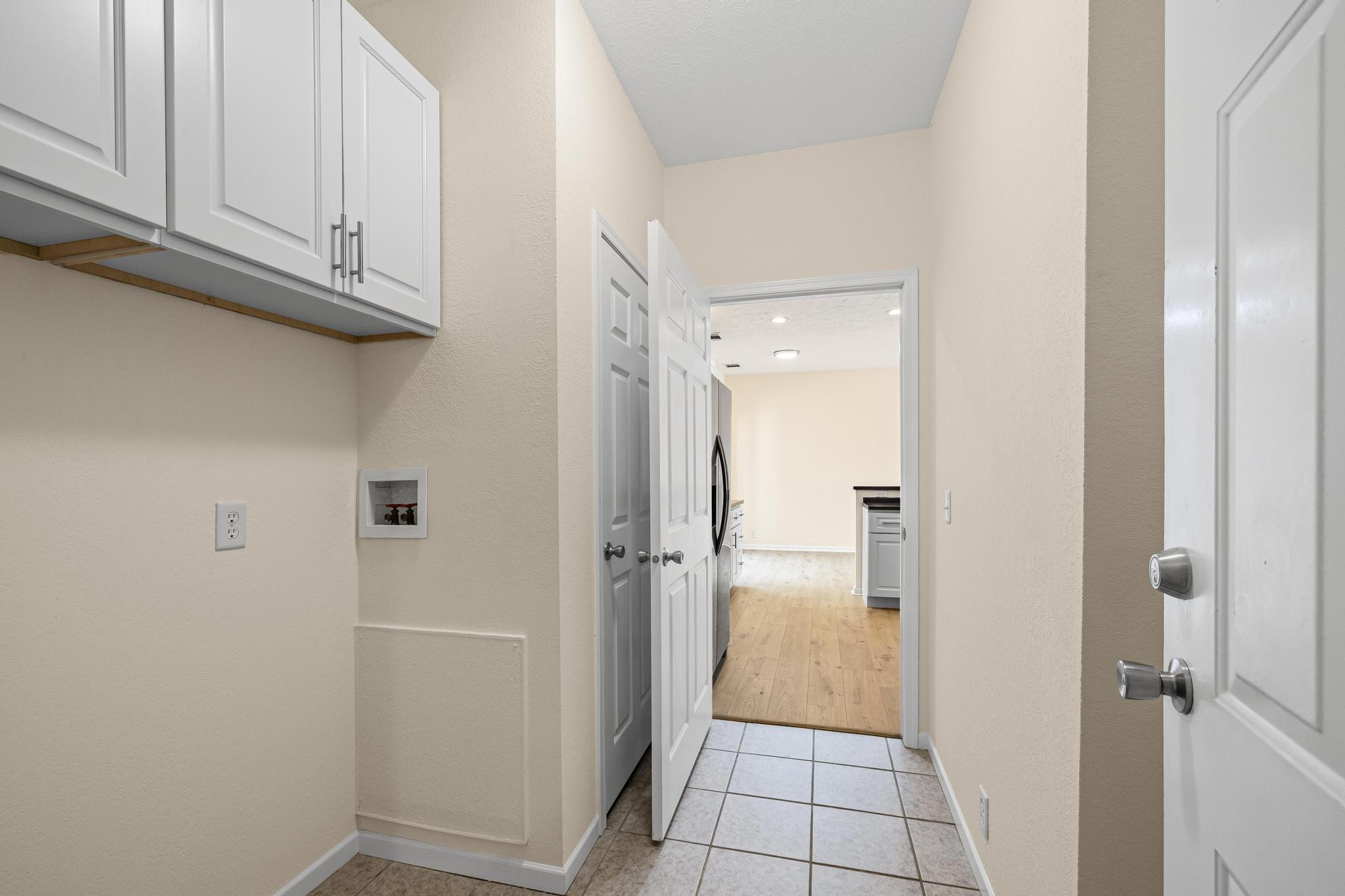 3159 Forrest Avenue Crestview, FL 32539 - Photo 31 of 41 a bathroom with a granite countertop window