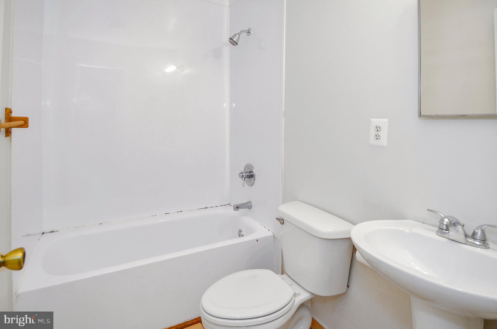 143 Farm Road Aberdeen, MD 21001 - Photo 16 of 30 UPPER LEVEL FULL BATH