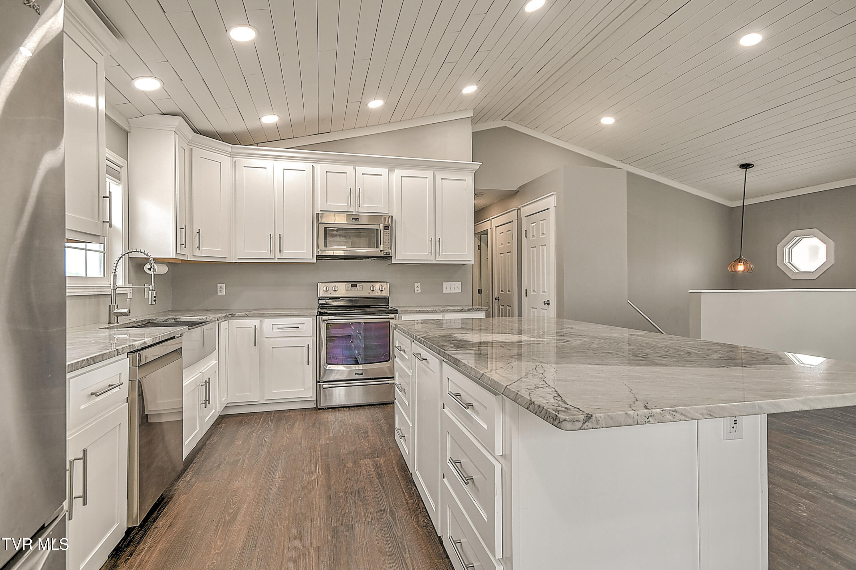 318 Webb Road Piney Flats, TN 37686 - Photo 12 of 45 Look at the size of the Island!!