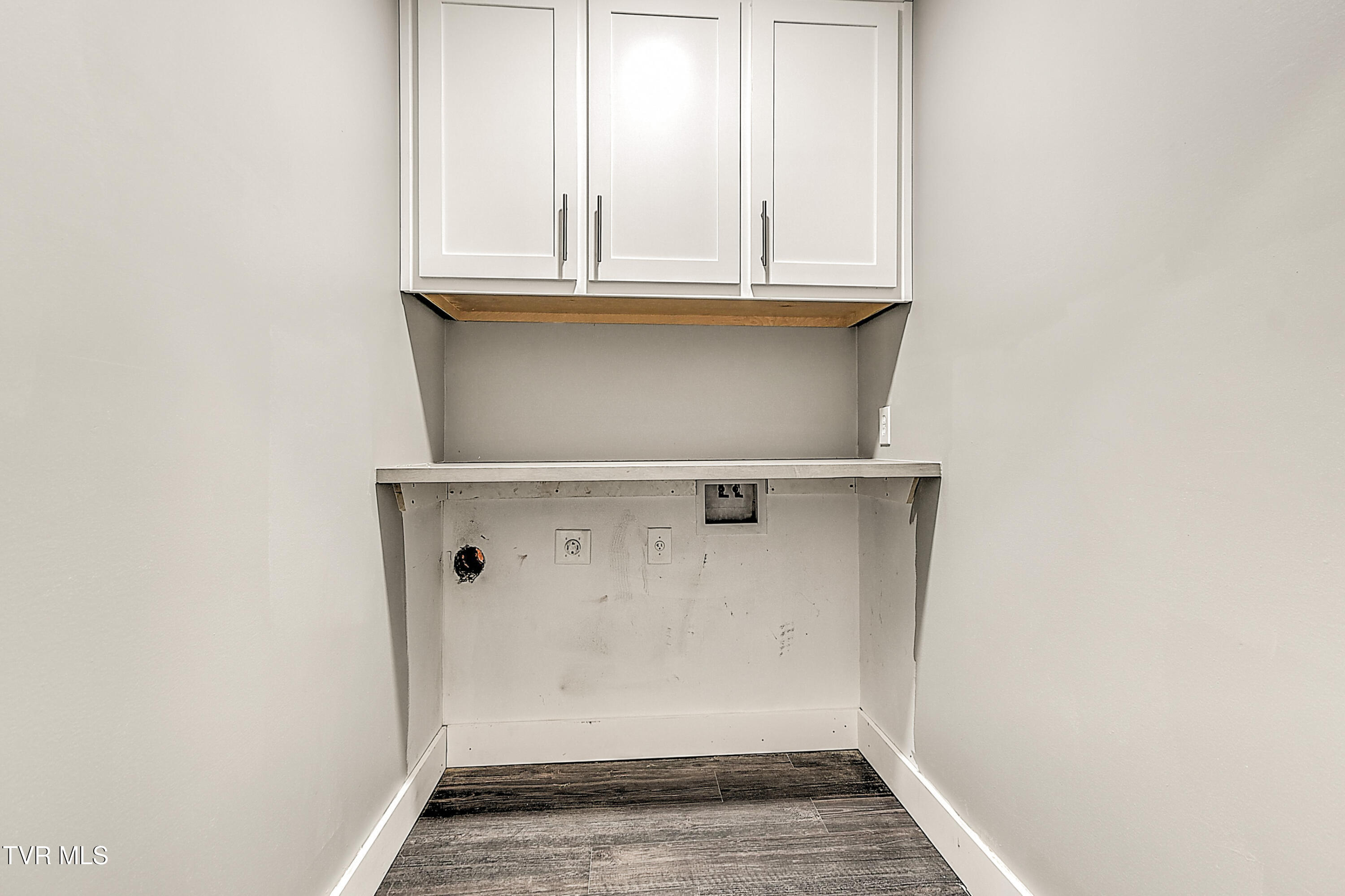 318 Webb Road Piney Flats, TN 37686 - Photo 33 of 45 Utility Room with overhead storage