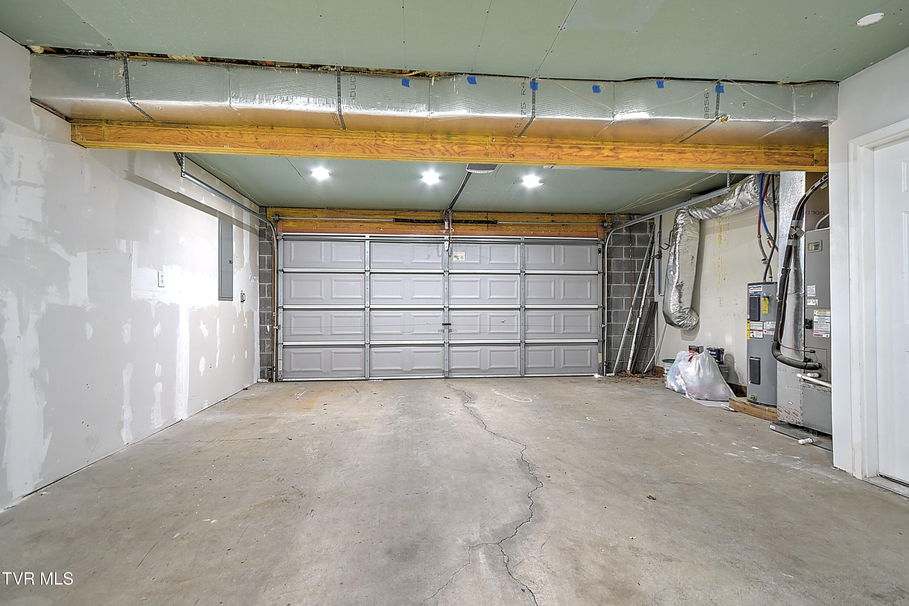 318 Webb Road Piney Flats, TN 37686 - Photo 34 of 45 2 Car Garage