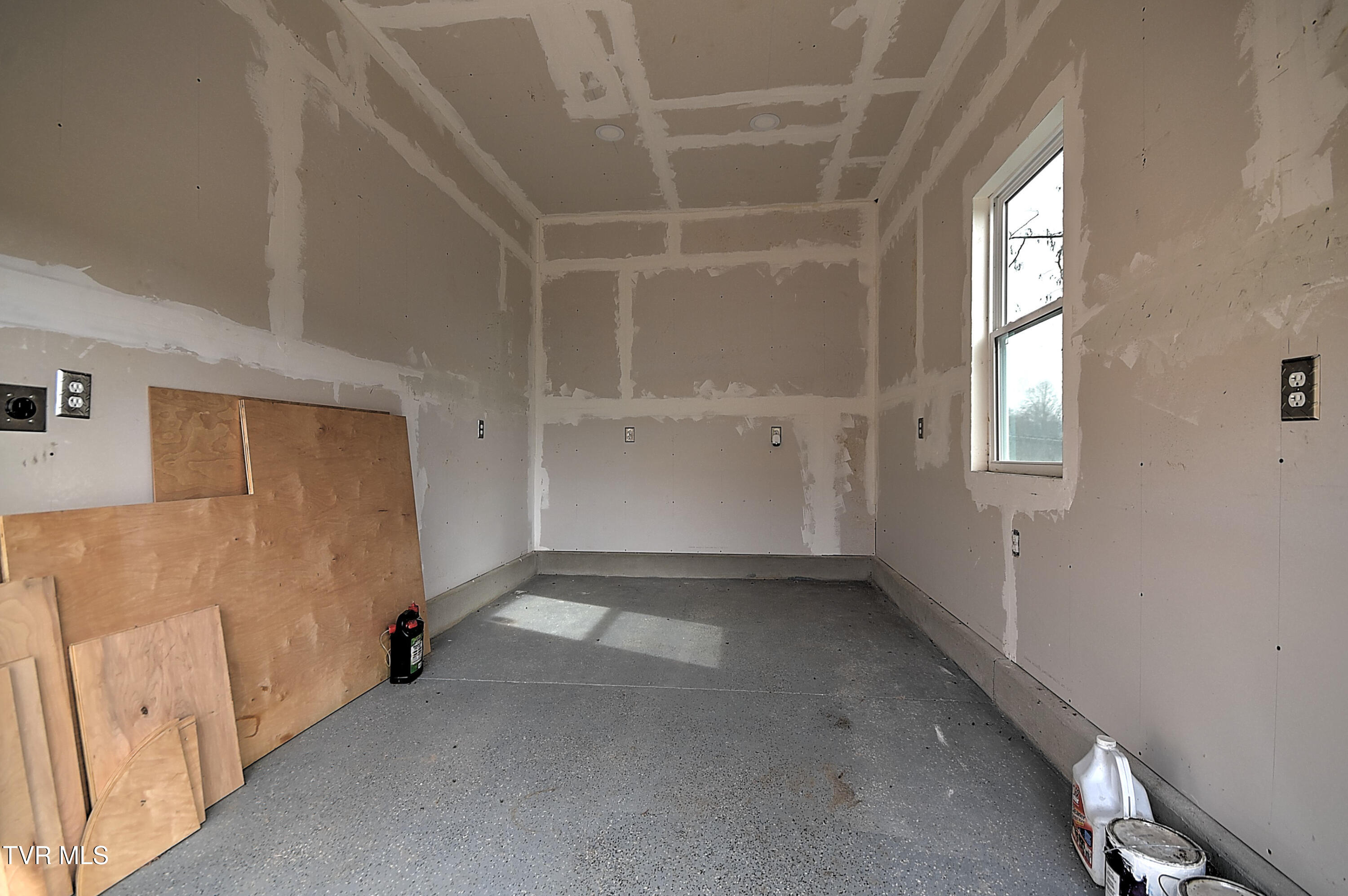 318 Webb Road Piney Flats, TN 37686 - Photo 36 of 45 Upstairs of Shed