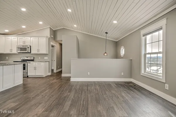 $399,900 | 318 Webb Road, Piney Flats, TN 37686