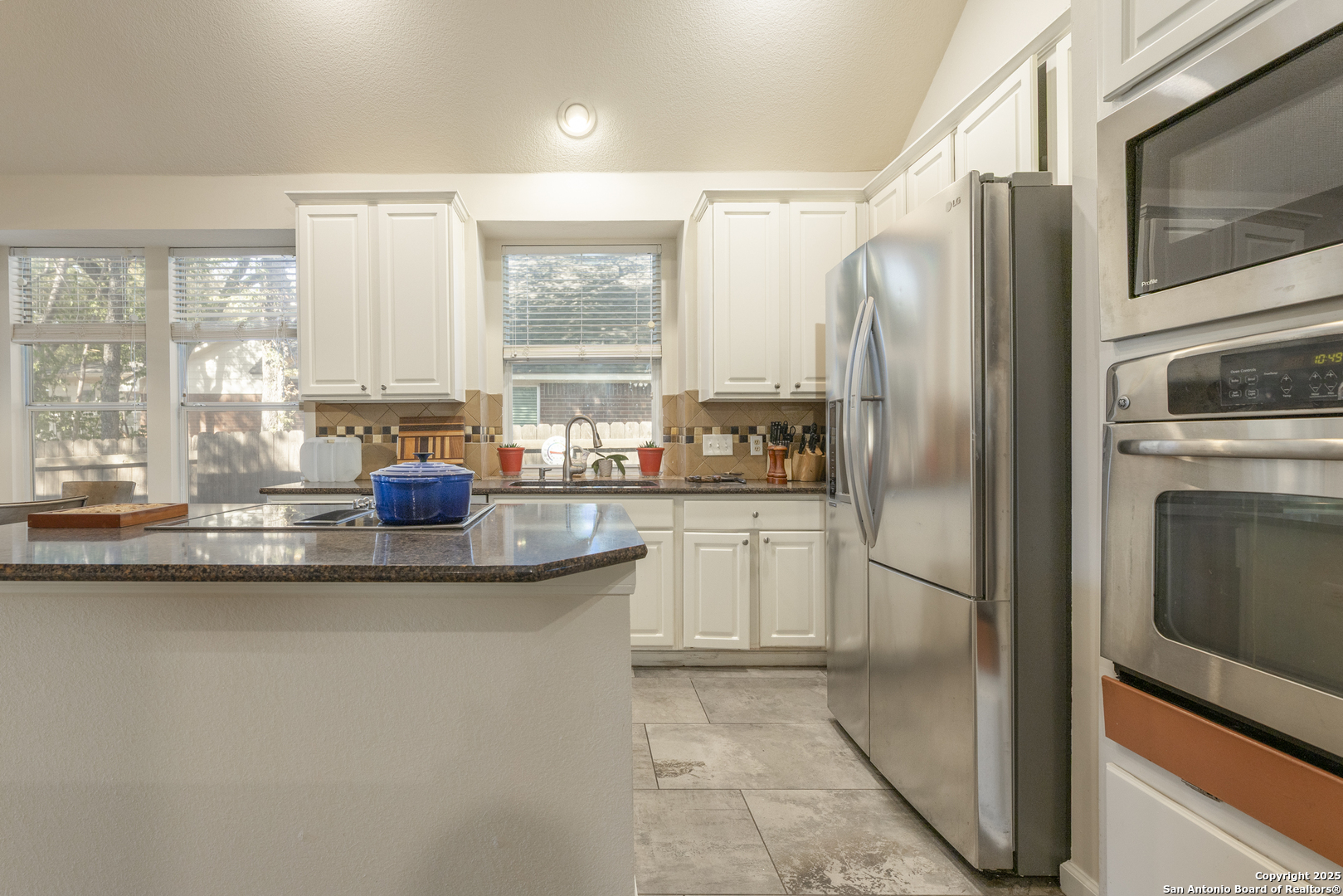 2405 Rodeo Drive Austin, TX 78727 - Photo 8 of 33