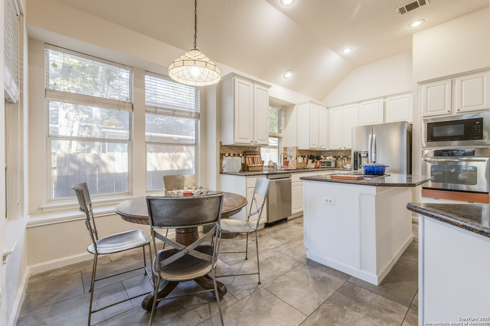 2405 Rodeo Drive Austin, TX 78727 - Photo 10 of 33