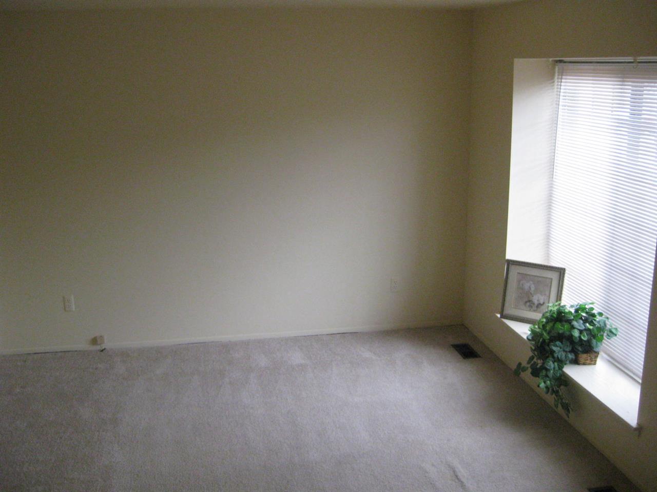 24690 Chalkfarms Warren, MI 48091 - Photo 11 of 30 31269677-10.JPG