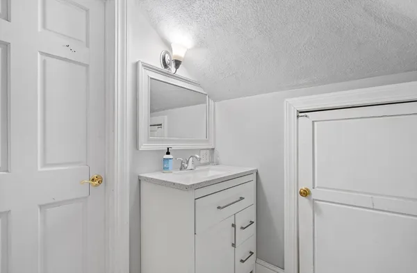 $5,300 | 614 East 3rd Street, Unit 3, Boston, MA 02127