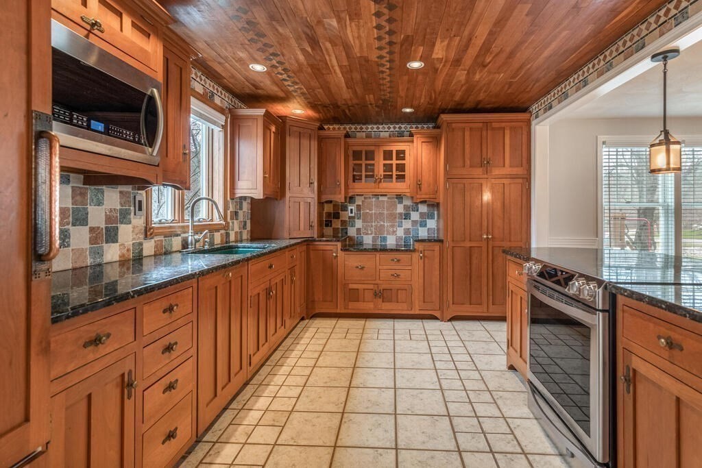 67 Tucker Farm Road North Andover, MA 01845 - Photo 8 of 36 Gallery Image 8