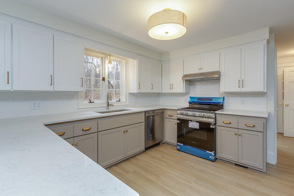 216 Hackett Hill Road Hooksett, NH 03106 - Photo 15 of 59