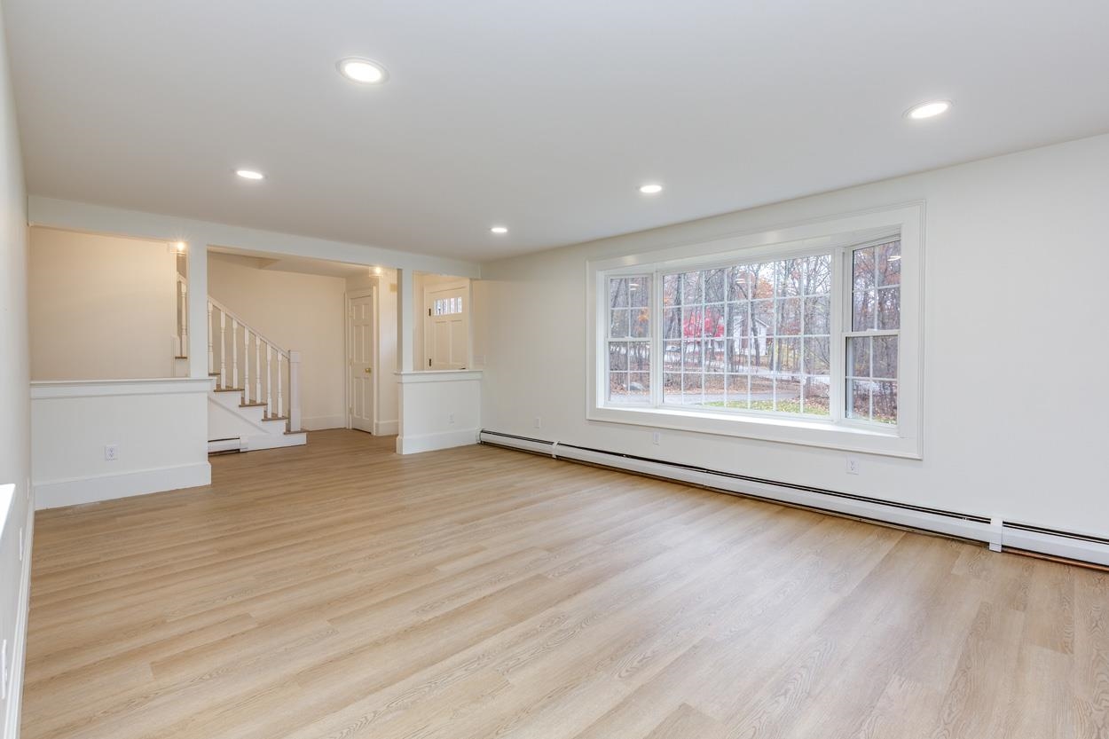 216 Hackett Hill Road Hooksett, NH 03106 - Photo 9 of 59