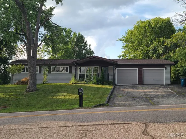 $1,680 | 4947 Ringer Road, Mehlville, MO 63129