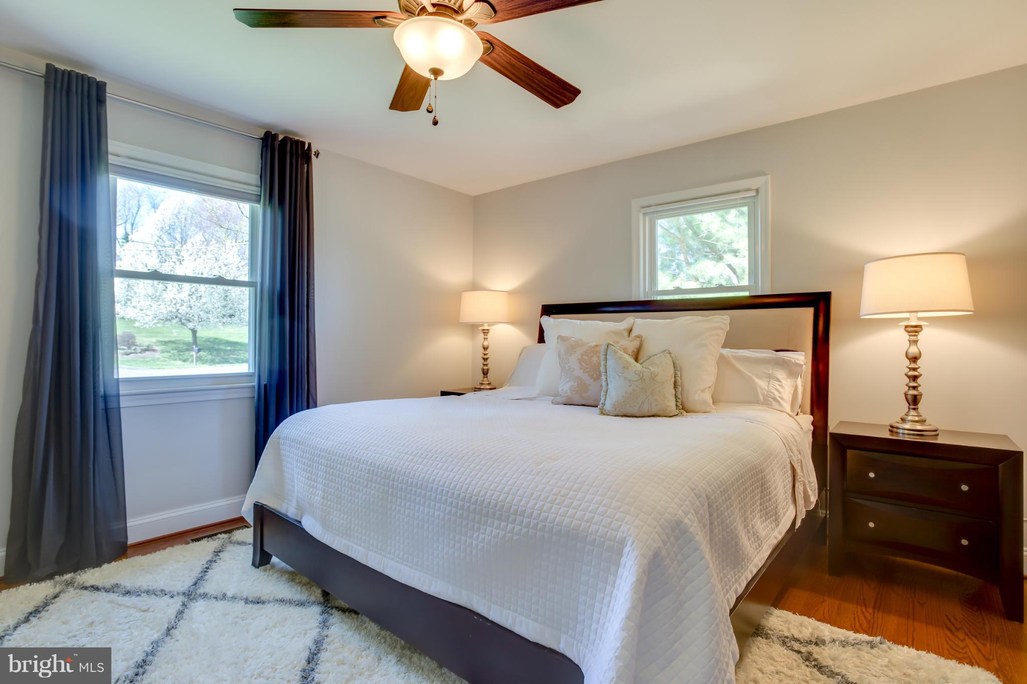 20813 Brooke Knolls Road Gaithersburg, MD 20882 - Photo 14 of 27 Relaxing Master bedroom
