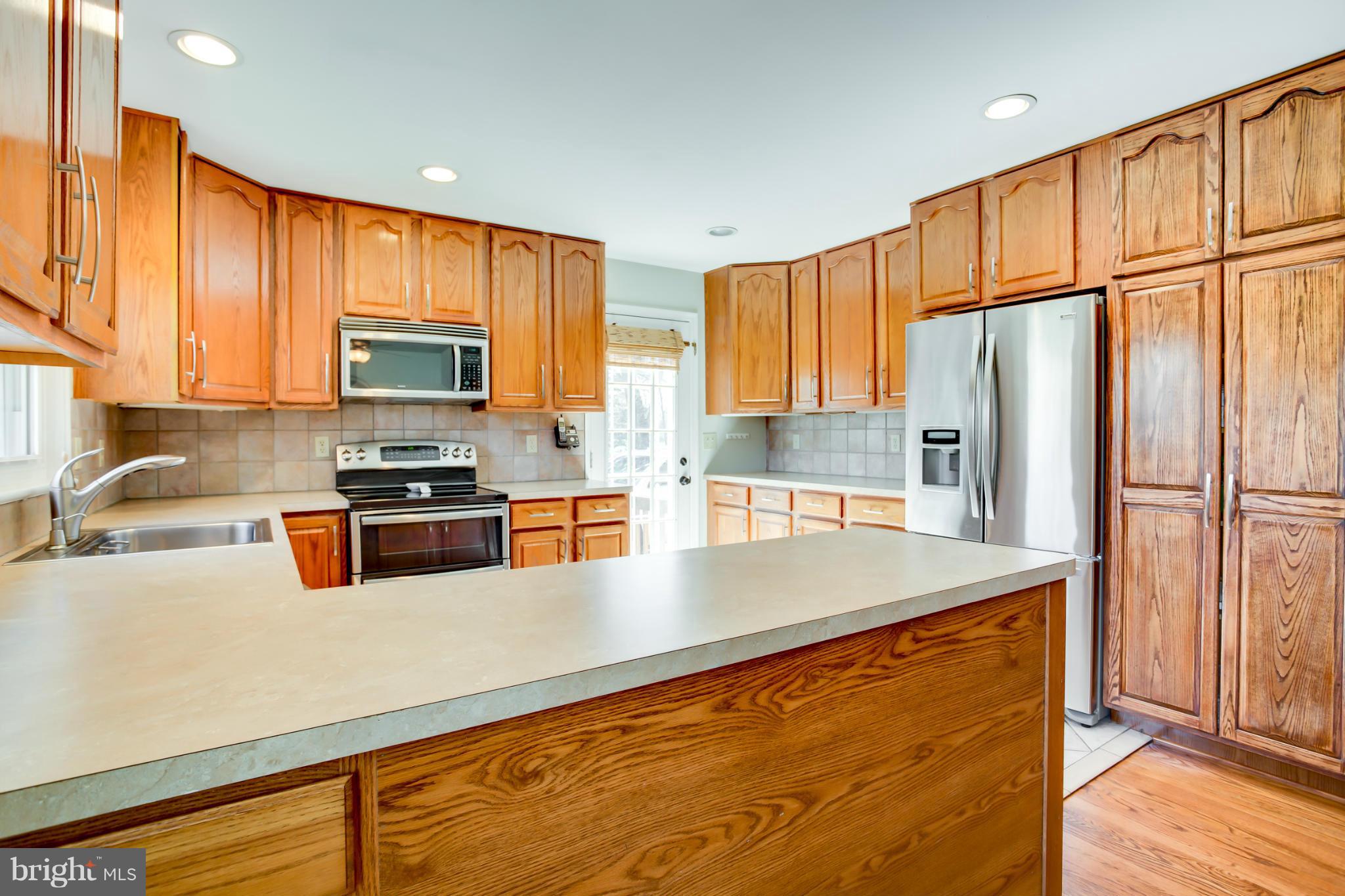 20813 Brooke Knolls Road Gaithersburg, MD 20882 - Photo 3 of 27 Tons of storage for your food and cookware