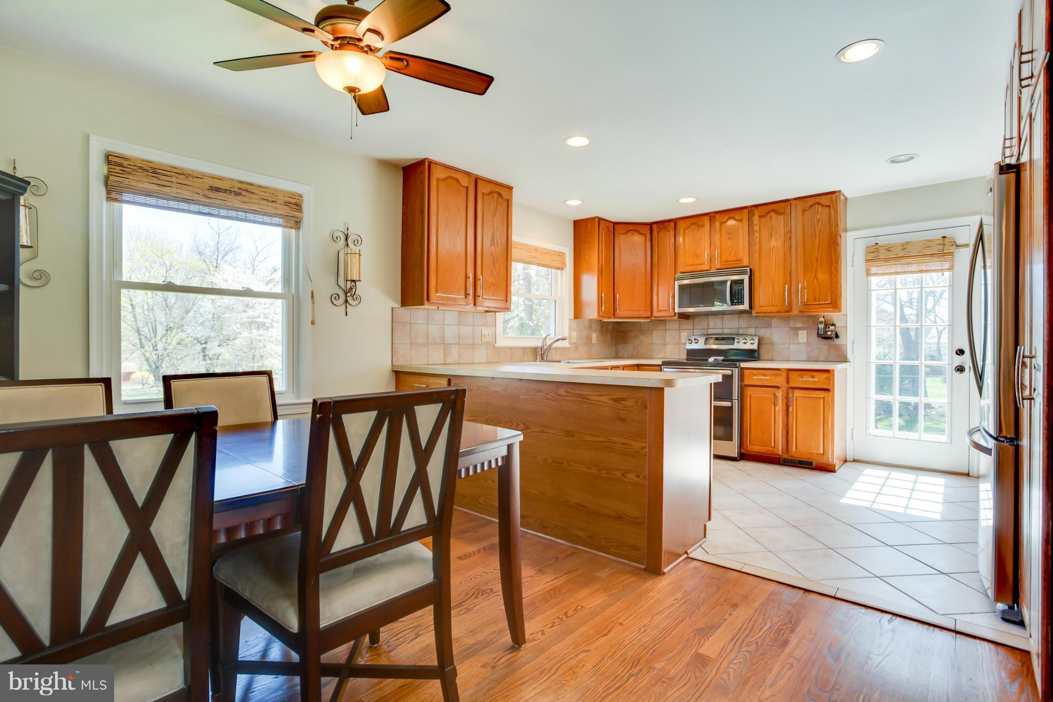 20813 Brooke Knolls Road Gaithersburg, MD 20882 - Photo 4 of 27 Opens to dining room