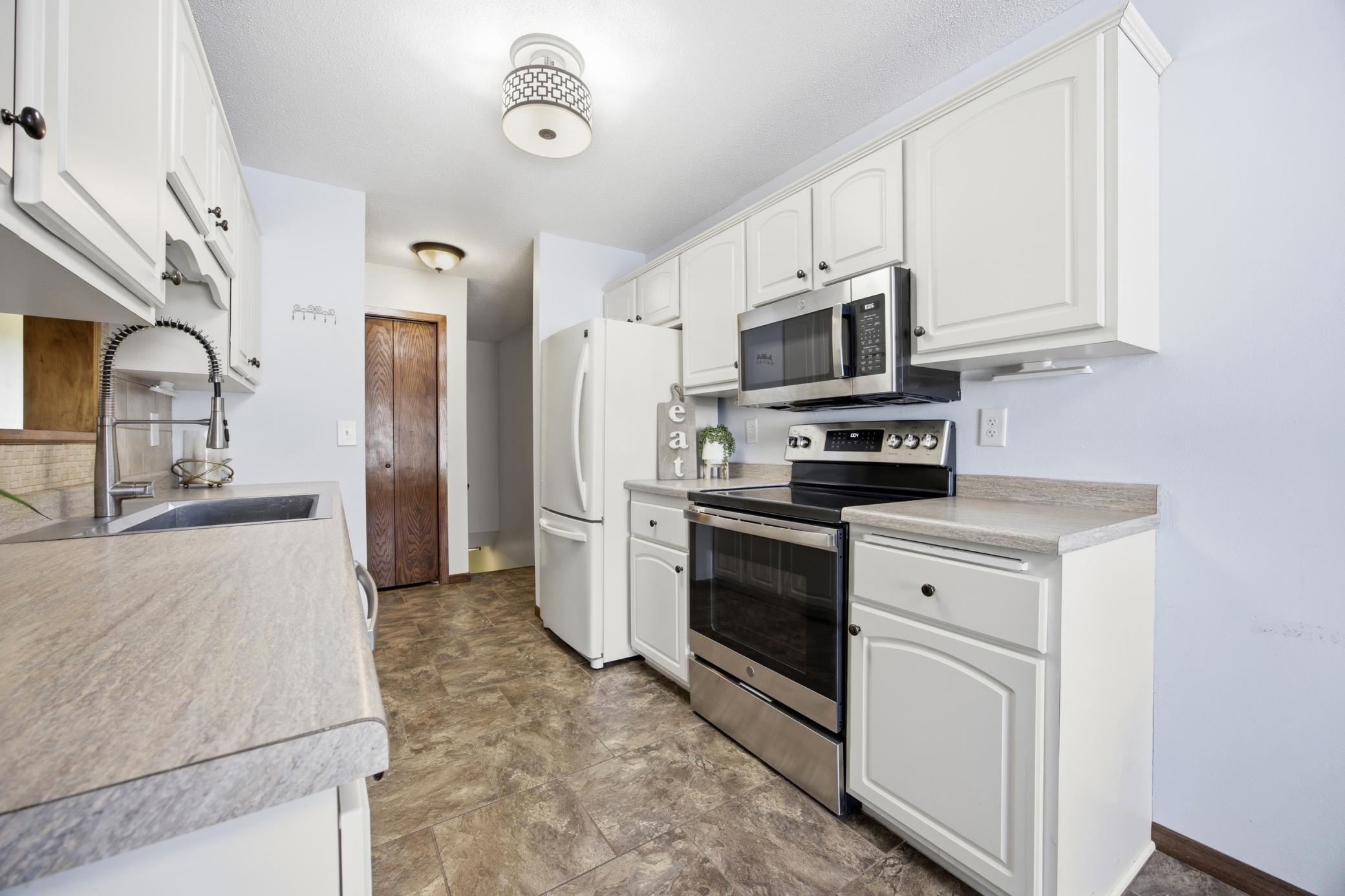 2440 15th Street South, Unit B14 Fargo, ND 58103 - Photo 4 of 30