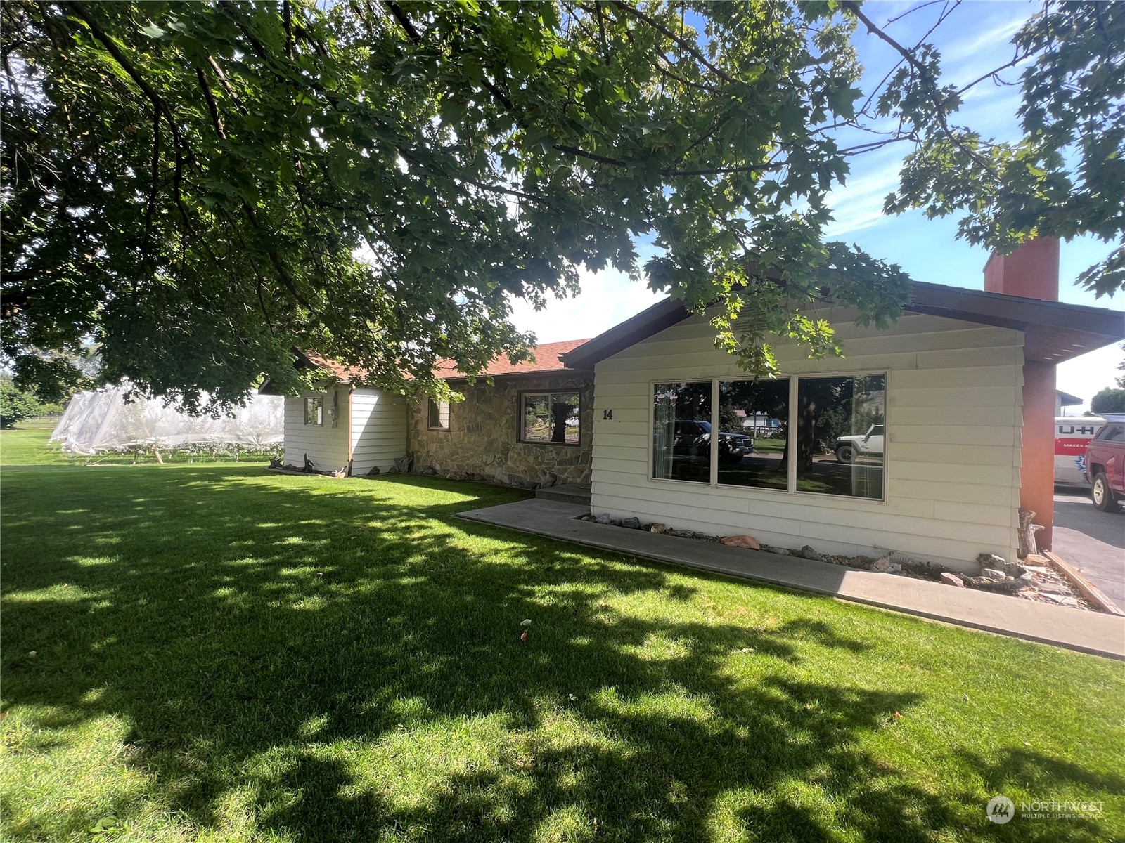 14 Weatherstone Road Omak, WA 98841 - Photo 2 of 32 a view of a house with a yard