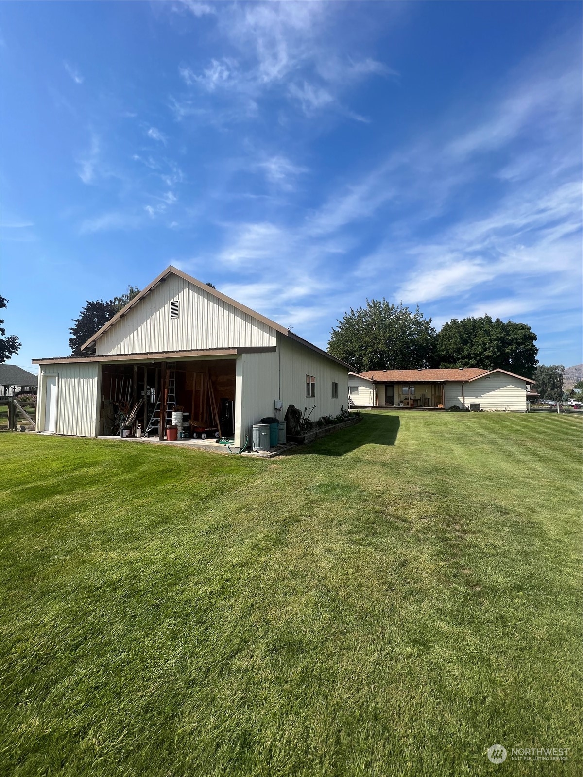 14 Weatherstone Road Omak, WA 98841 - Photo 29 of 32 a front view of a house with a yard