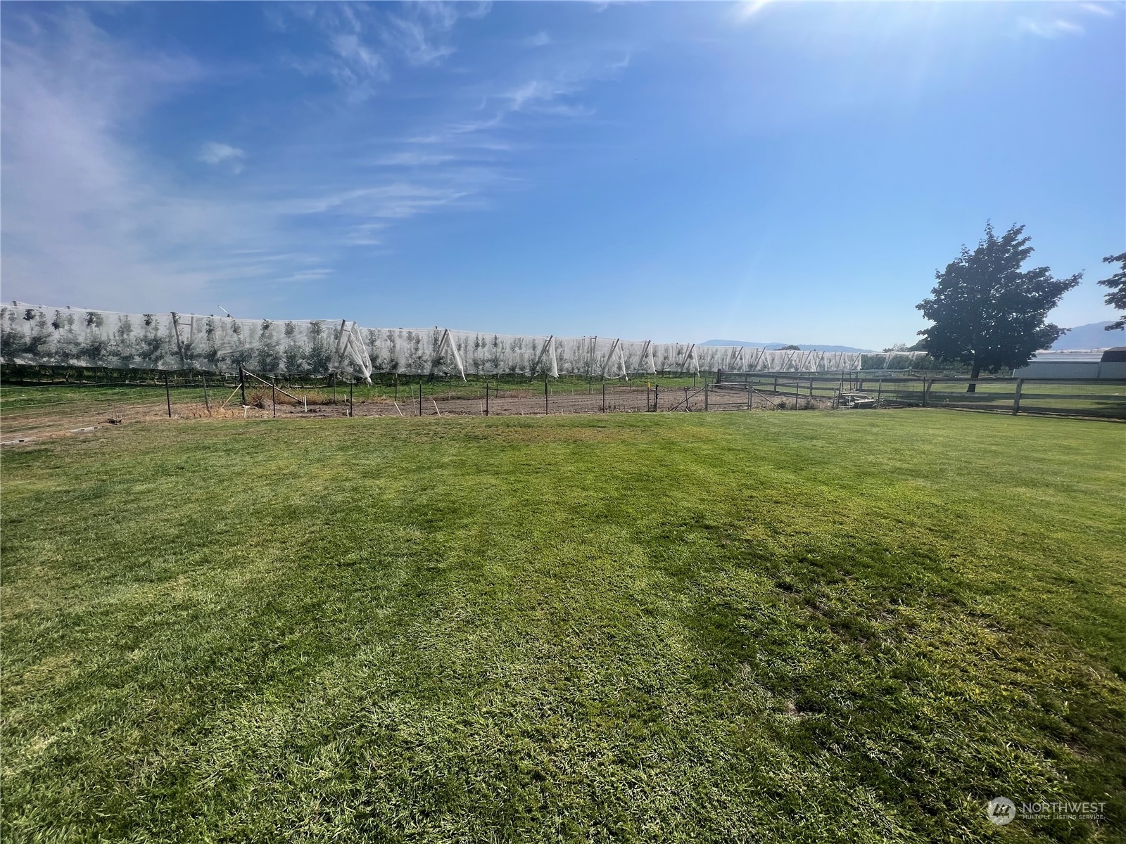 14 Weatherstone Road Omak, WA 98841 - Photo 32 of 32 a view of a lake with houses in the back