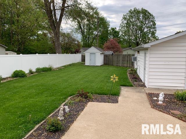 2428 Arrowhead Drive Springfield, IL 62702 - Photo 16 of 20 Gallery Image 16