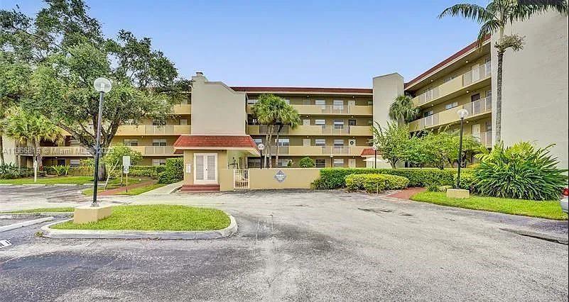 3120 North Pine Island Road, Unit 206 Sunrise, FL 33351 - Photo 3 of 7