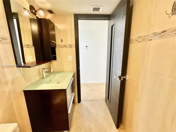 $3,750 | 3180 South Ocean Drive, Unit 401, Hallandale Beach, FL 33009