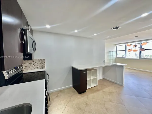 $3,750 | 3180 South Ocean Drive, Unit 401, Hallandale Beach, FL 33009