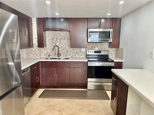 $3,750 | 3180 South Ocean Drive, Unit 401, Hallandale Beach, FL 33009