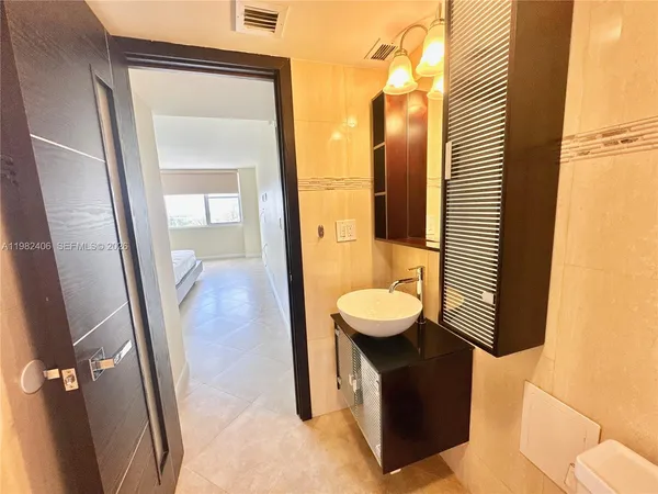 $3,750 | 3180 South Ocean Drive, Unit 401, Hallandale Beach, FL 33009