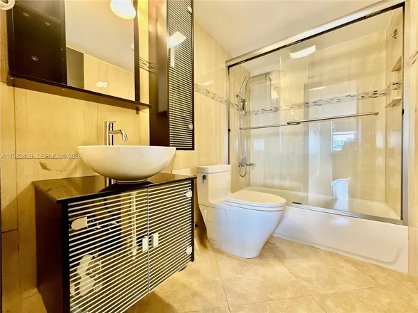 $3,750 | 3180 South Ocean Drive, Unit 401, Hallandale Beach, FL 33009