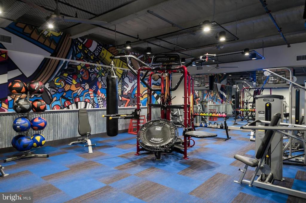 218-26 Arch Street, Unit 511 Philadelphia, PA 19106 - Photo 17 of 37 a view of gym
