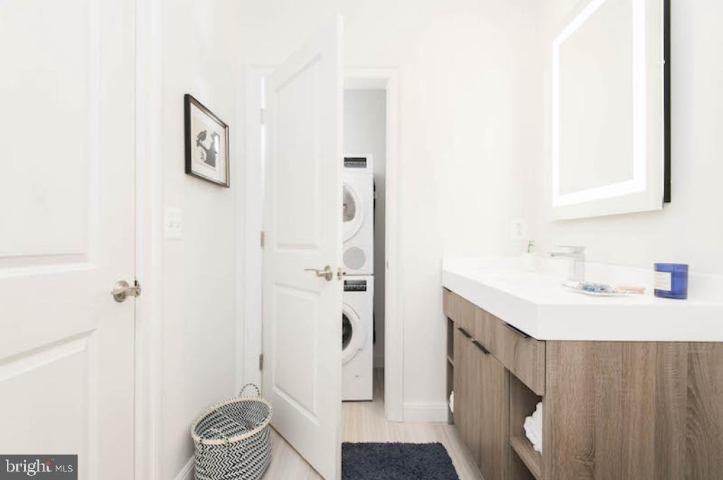 218-26 Arch Street, Unit 511 Philadelphia, PA 19106 - Photo 8 of 37 a bathroom with a sink and a mirror