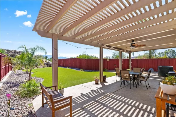 $424,900 | 212 Hoch Way, Hemet, CA 92545