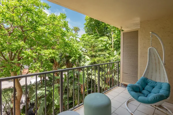$3,200 | 3581 South Ocean Boulevard, Unit 2B, Palm Beach, FL 33480