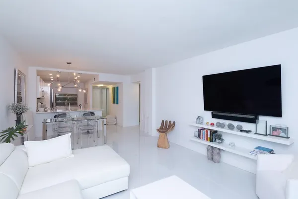 $3,200 | 3581 South Ocean Boulevard, Unit 2B, Palm Beach, FL 33480